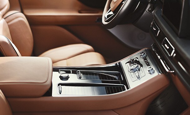 El diseño interior de Camioneta SUV de Lujo Lincoln Aviator 2023 evoca armonía en cada detalle