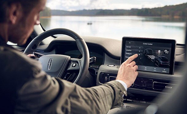 Sistema de Conservación de Carril de Lincoln Aviator 2023, tecnología Copilot asistencia de manejo