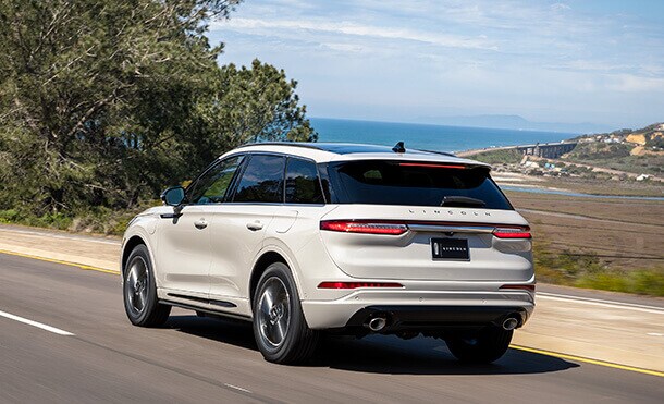 Elige el modo de manejo con la Transmisión Automática SelectShift de la SUV Lincoln Corsair 2023