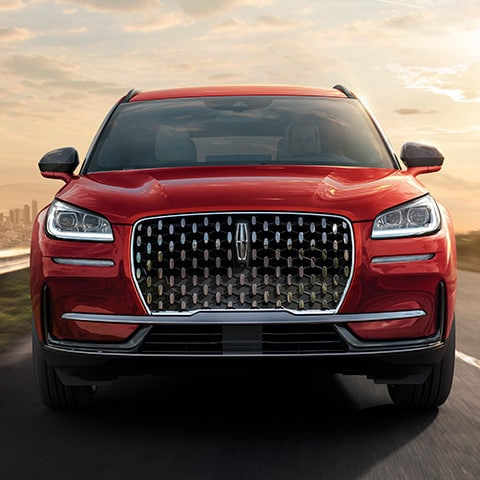 Conoce la nueva parrilla de aluminio cromado de la camioneta SUV de Lujo Lincoln Corsair 2026