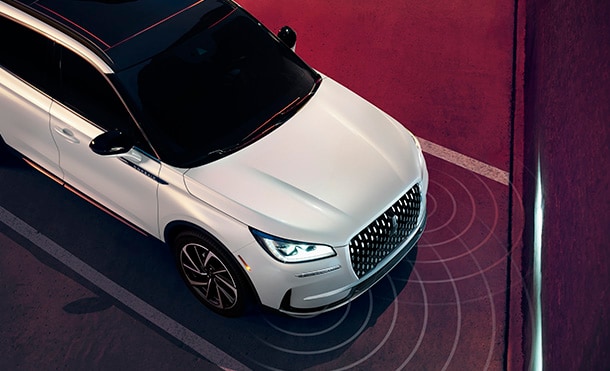 La SUV Lincoln Corsair 2026 cuenta con asistencia de precolisión con detección de peatones 