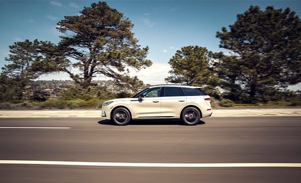 Control Crucero Adaptativo de Lincoln Corsair 2026 que ajusta velocidad y distancia automáticamente