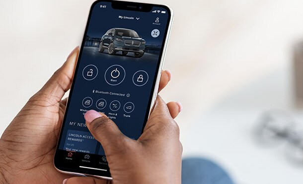 Abre y cierra puertas, enciende y apaga con el celular la camioneta Lincoln Nautilus 2023