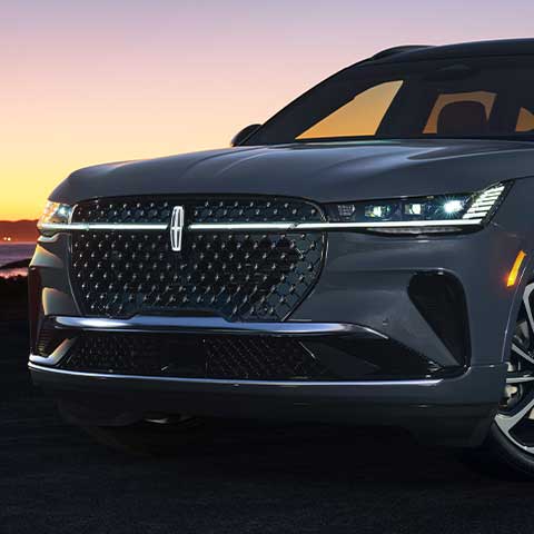 Diseño frontal de SUV de Lujo Lincoln Nautilus 2026. Con faros LED dinámicos con luz gradual