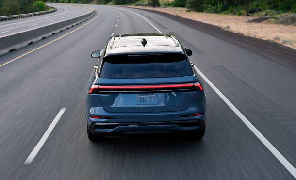 SUV Lincoln Nautilus 2026 cuenta con un sistema de mitigación de colisión para tu seguridad