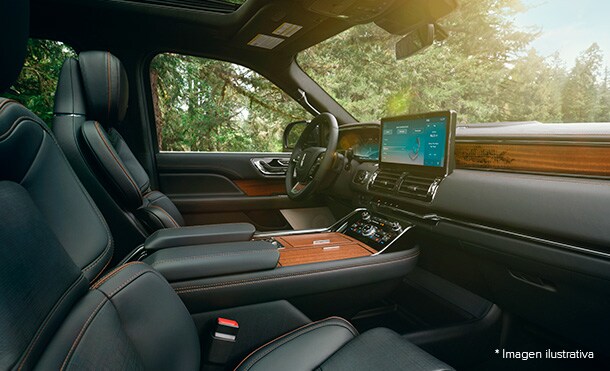 La Camioneta SUV de Lujo Lincoln Navigator 2022 equipa asientos tapizados en piel de alta calidad