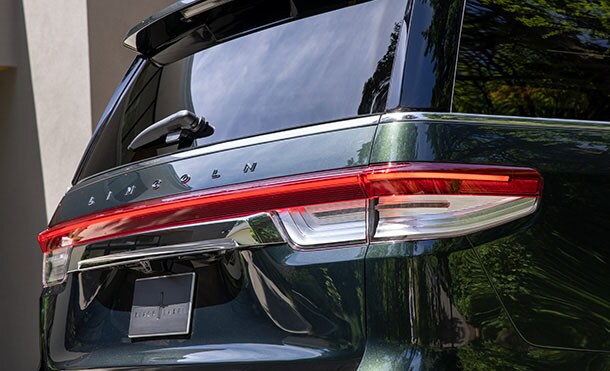 Iluminación LED de la puerta trasera levadiza de la camioneta SUV de lujo Lincoln Navigator 2022