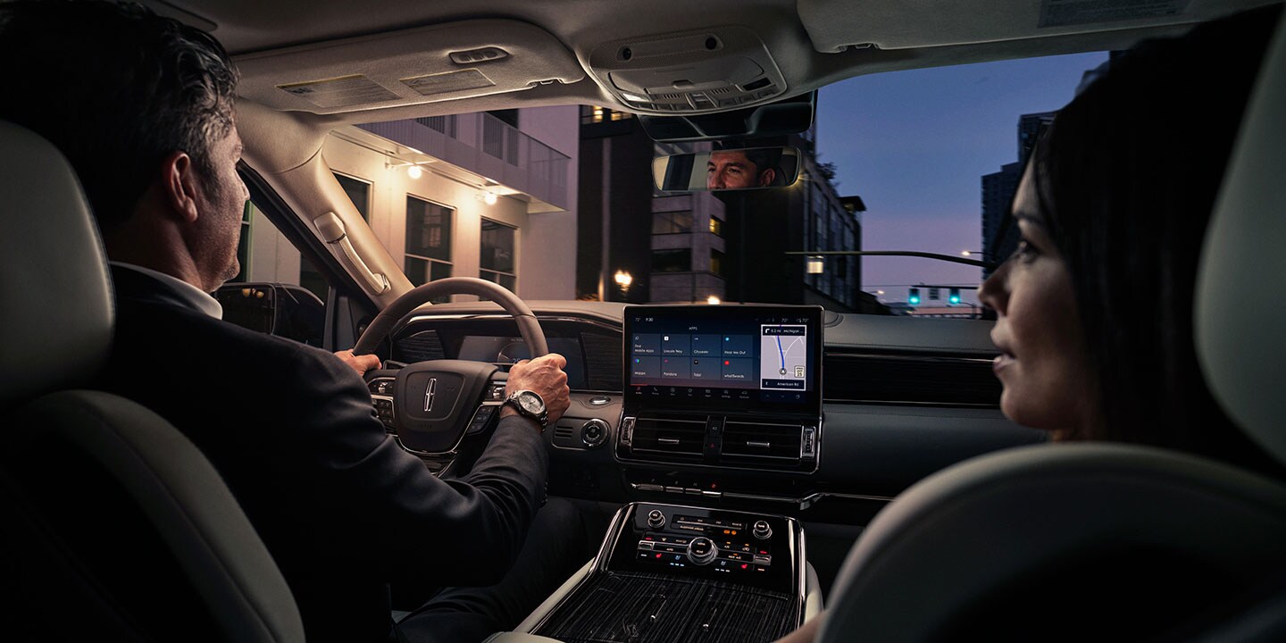 Con Lincoln Navigator 2022 controla el audio y la navegación por medio de tu voz