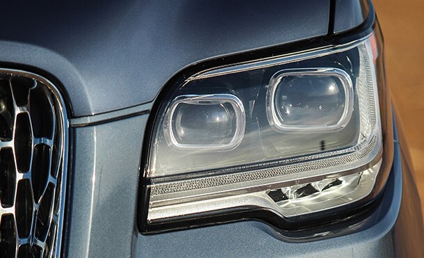 Faros de Niebla LED de Lincoln Navigator brindan luz más fría y clara para el camino