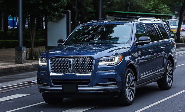 Camioneta de lujo Lincoln Navigator 2023 con Tecnología Control de Crucero Adaptativo con Stop & Go