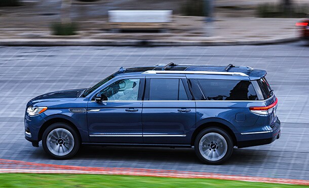 Sistema de Conservación de Carril de Lincoln Navigator 2023, tecnología Copilot asistencia de manejo