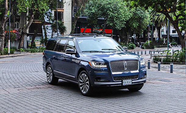 Camioneta Lincoln Navigator integra asistencias de manejo como Precolisión con Detección de Peatones