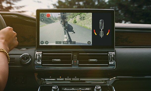 Conoce la Camioneta SUV de Lujo Lincoln Navigator 2023 con paquete de arrastre clase 5