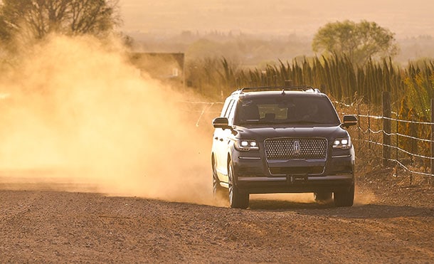 Suspensión adaptativa con vista previa del camino en la Camioneta SUV Lincoln Navigator 2024