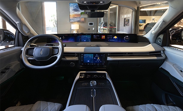 Conoce todas las características de seguridad de la camioneta SUV de lujo Lincoln Navigator 2025