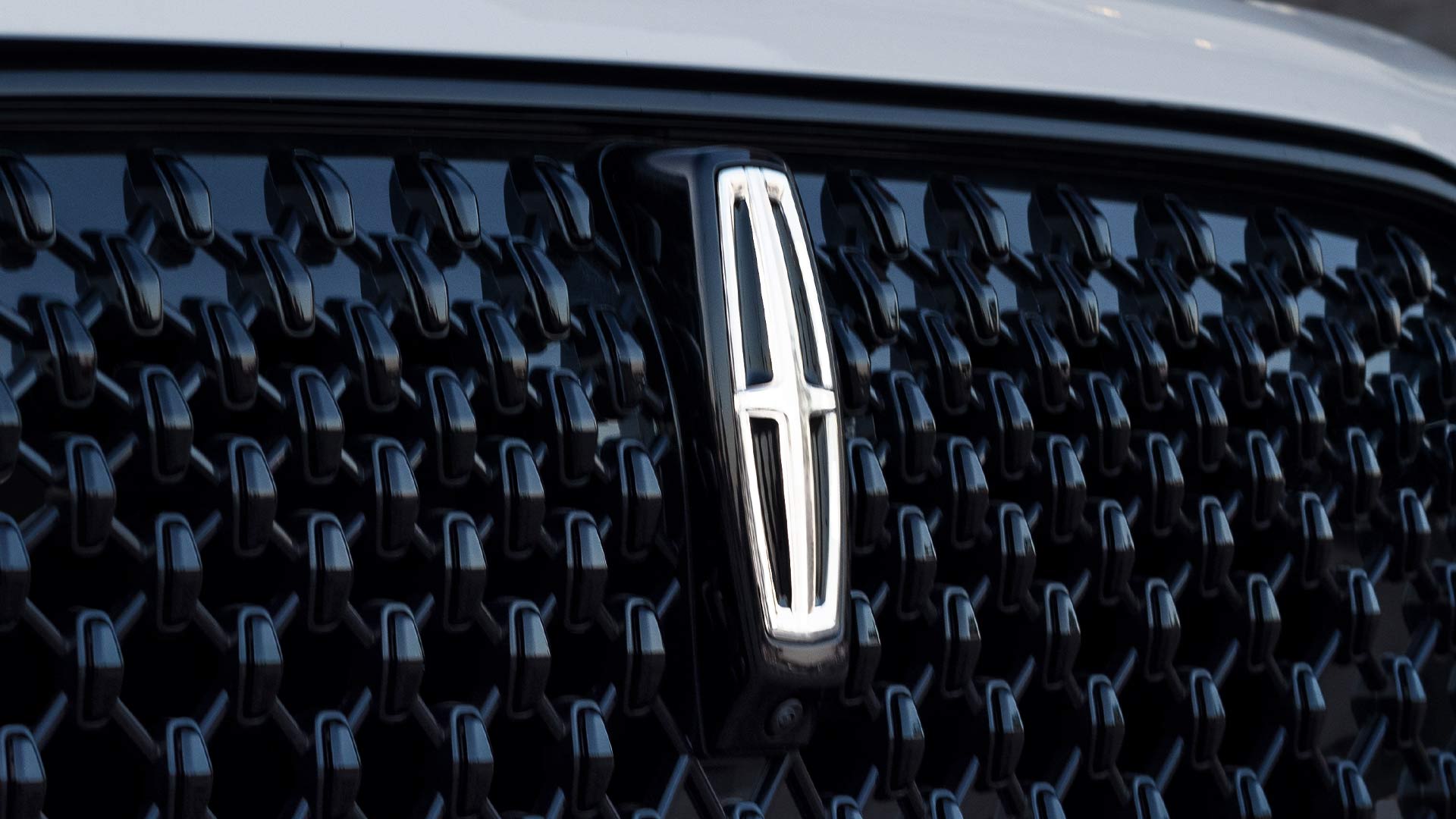Lincoln Signature, el rostro audaz y refinado que distingue a la SUV Lincoln Aviator 2026