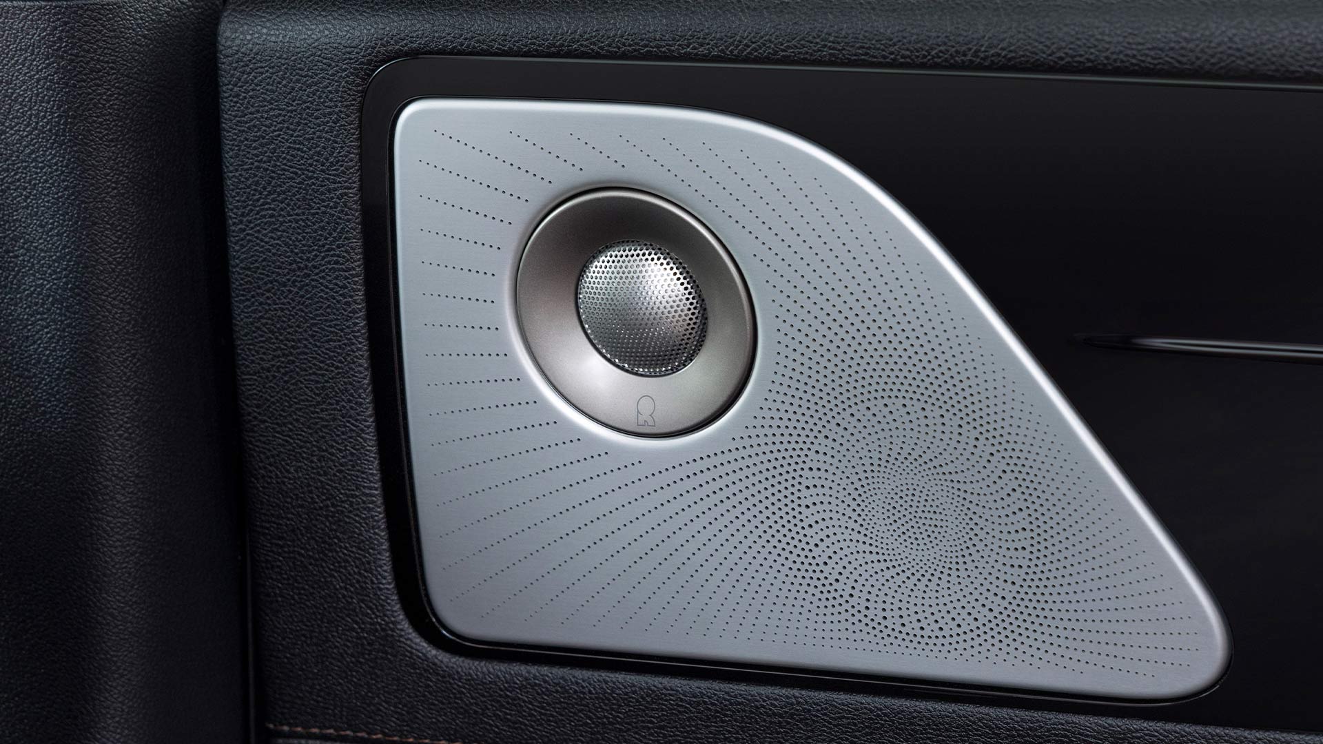 Disfruta del mejor sonido Audio Revel by Harman integrado en la SUV Lincoln Aviator 2026